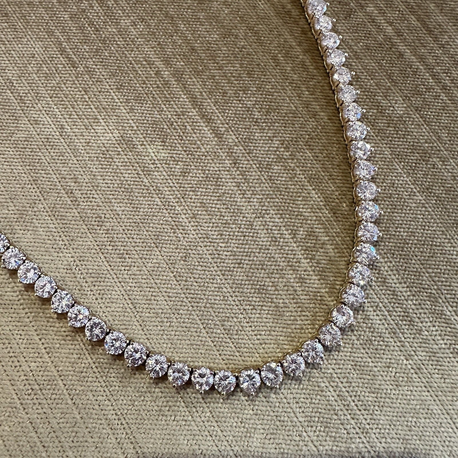 28.80 carats Natural Diamond Tennis Necklace in 18k Yellow Gold 16.5 inch
