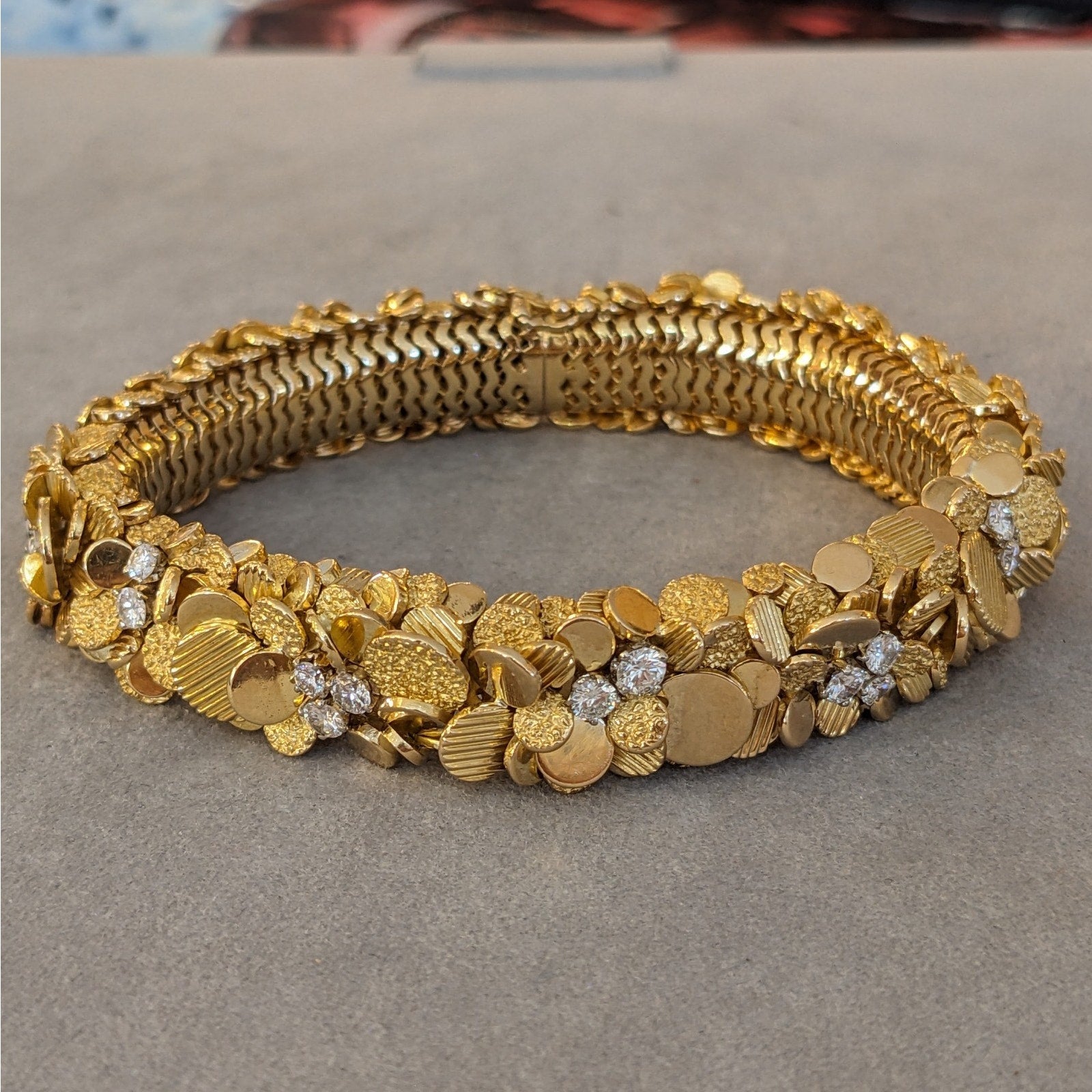 ITALY Gold Disc Cluster Diamond Bracelet in 18k Yellow Gold