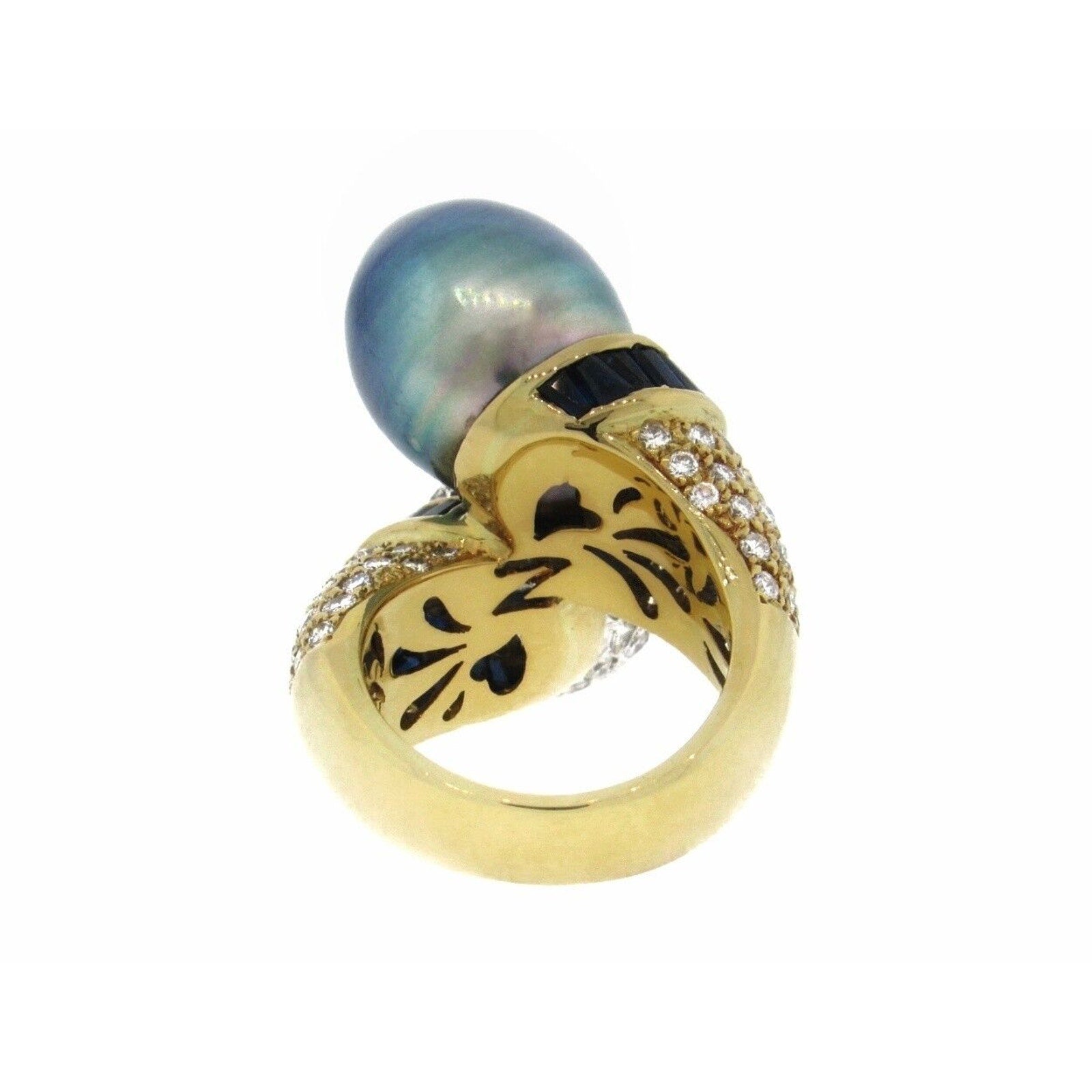 6.79 ct Black Pearl, Sapphire and Diamond Crossover Ring18k Yellow Gold