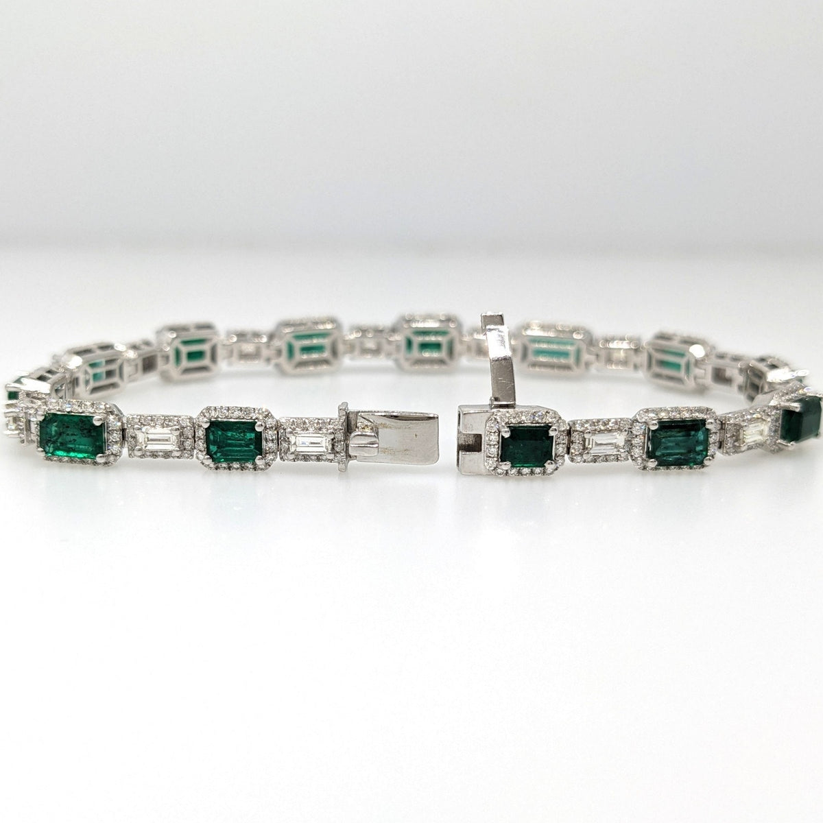 Natural Emerald and Diamond Link Bracelet in 18k White Gold