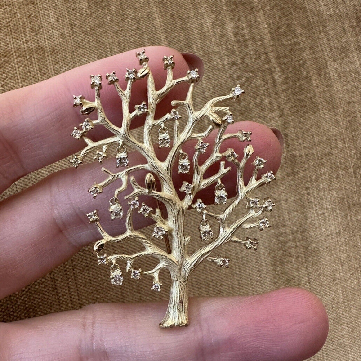 Large Tree Pin/Brooch with Dangling Diamonds in 18k Yellow Gold - HM2456SS