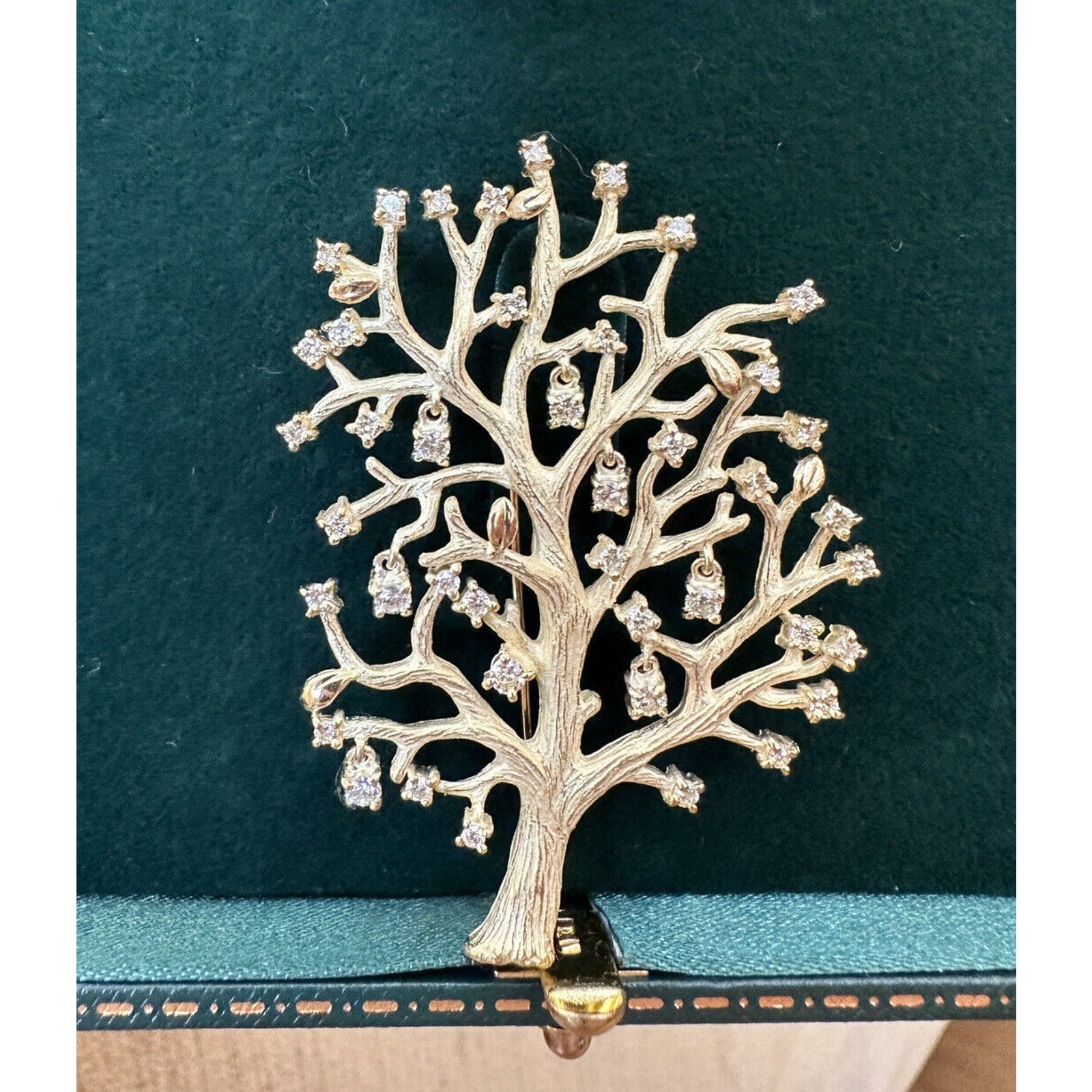 Large Tree Pin/Brooch with Dangling Diamonds in 18k Yellow Gold - HM2456SS