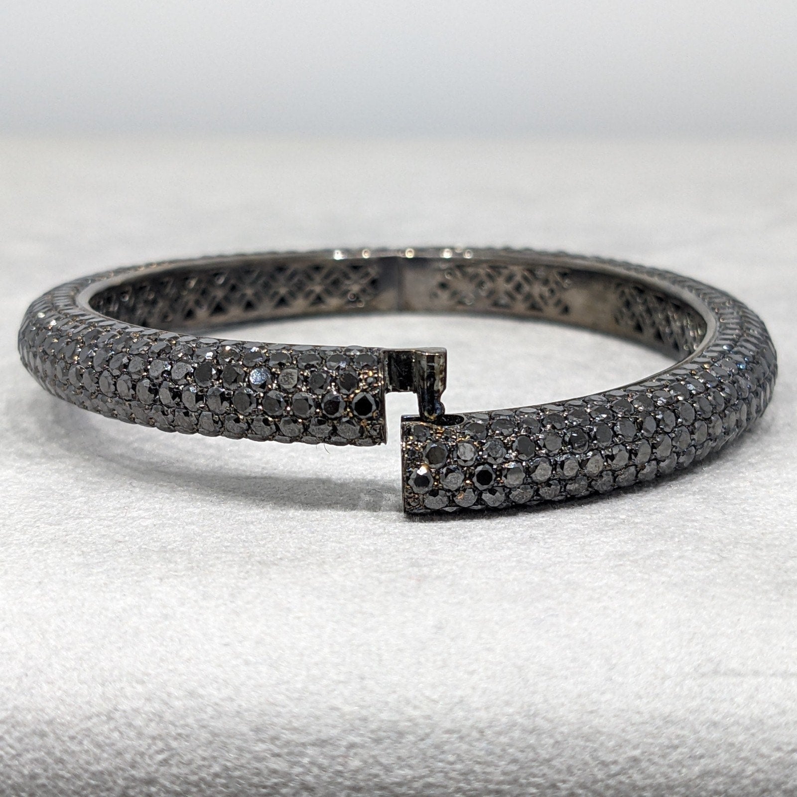 Natural Black Diamond Pave Bangle Bracelet 17.70 cttw in 18k Gold