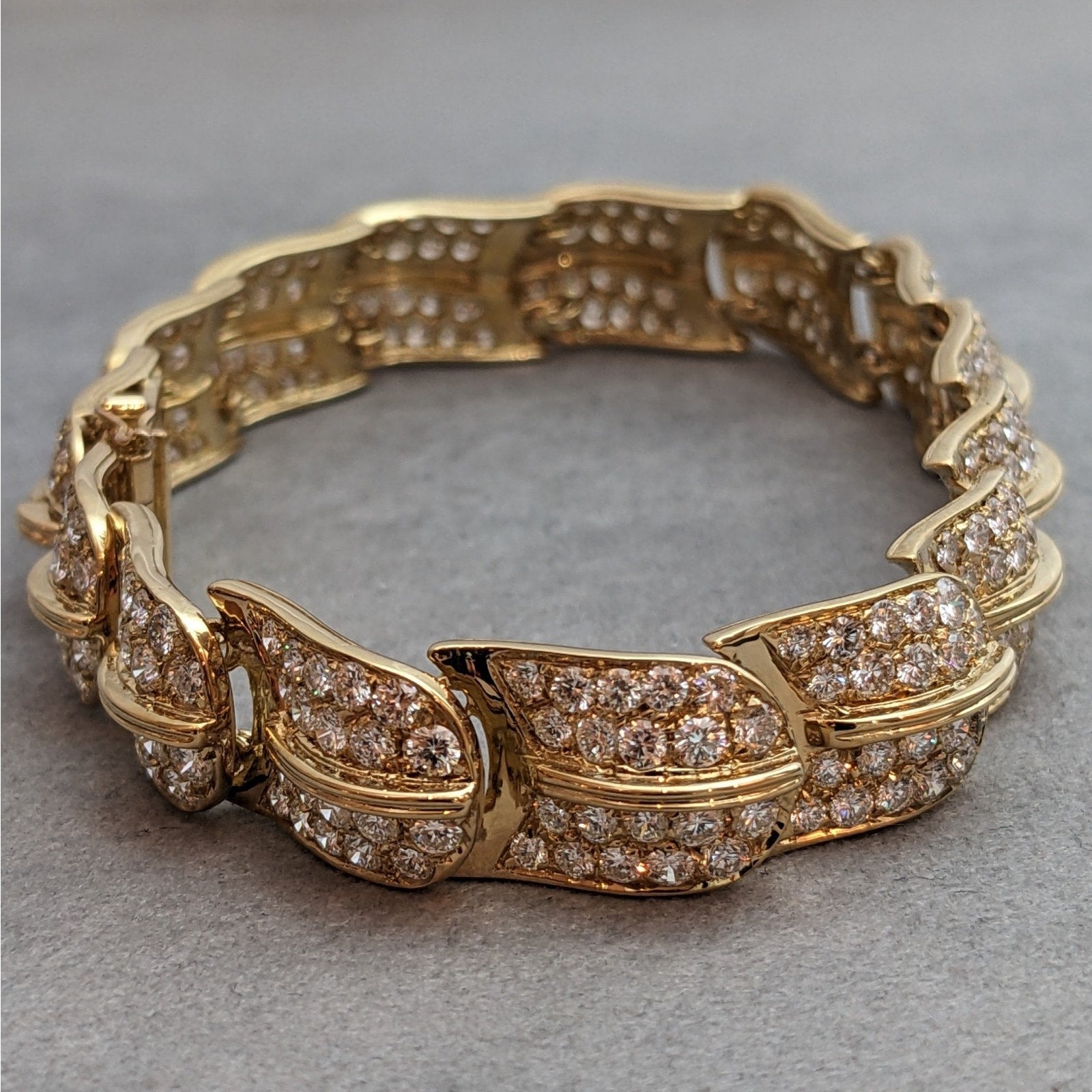 Natural Pave Diamond Leaf Link Bracelet with 12.30cttw in 18k Yellow Gold