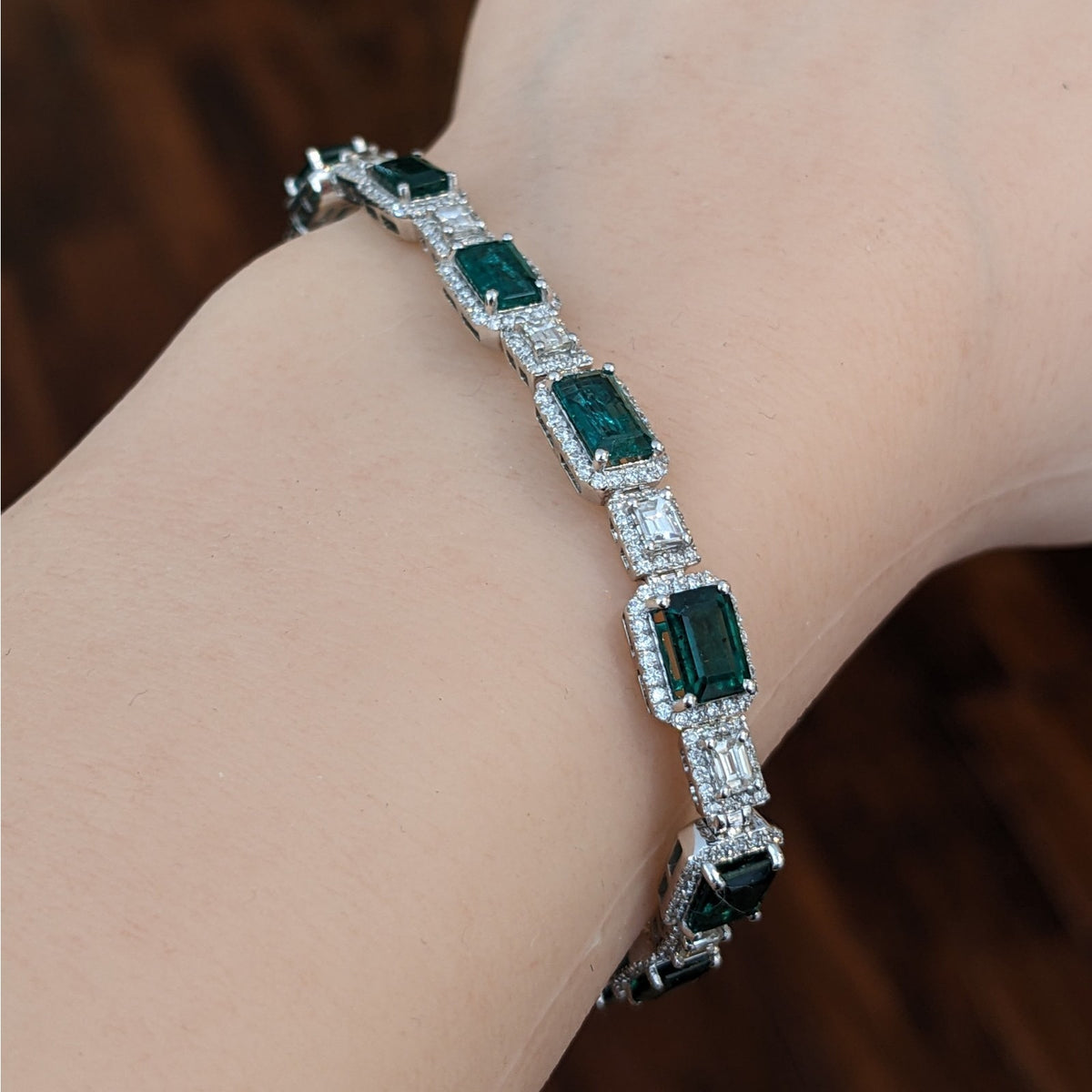 Natural Emerald and Diamond Link Bracelet in 18k White Gold
