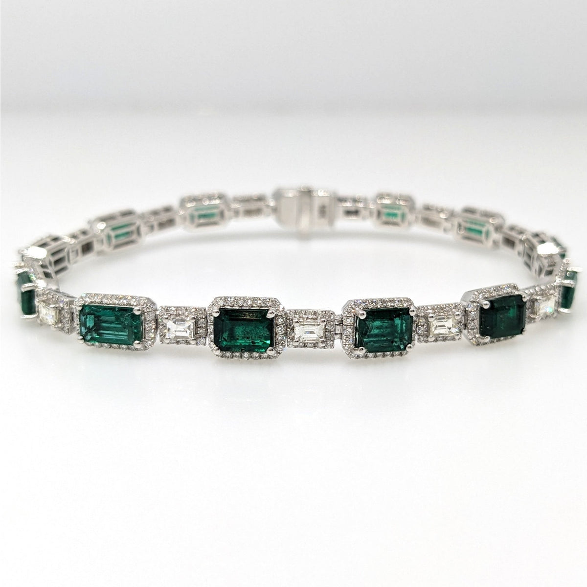 Natural Emerald and Diamond Link Bracelet in 18k White Gold