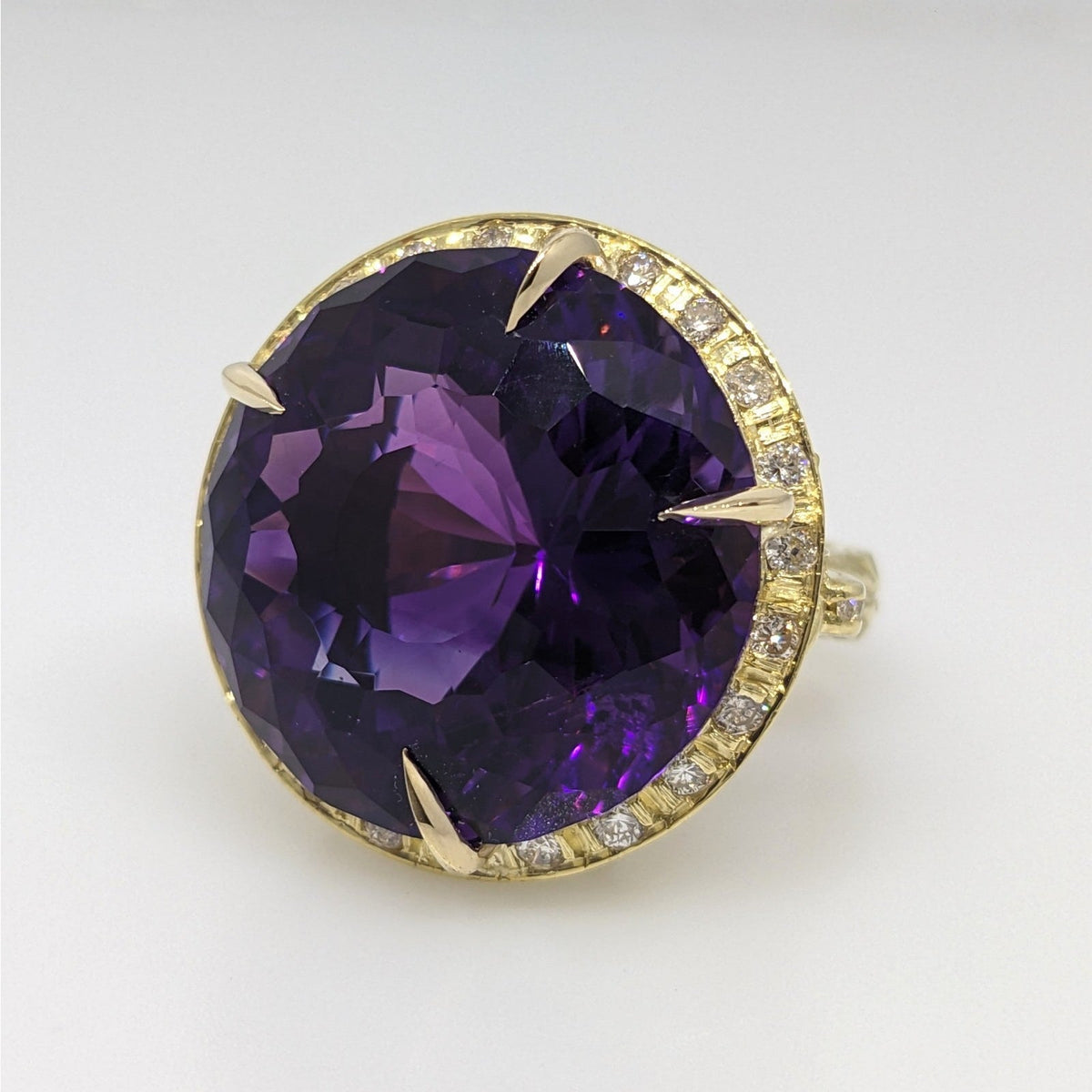 GIA Round Amethyst 29.51 ct and Diamond Dragon Ring in 18k Yellow Gold