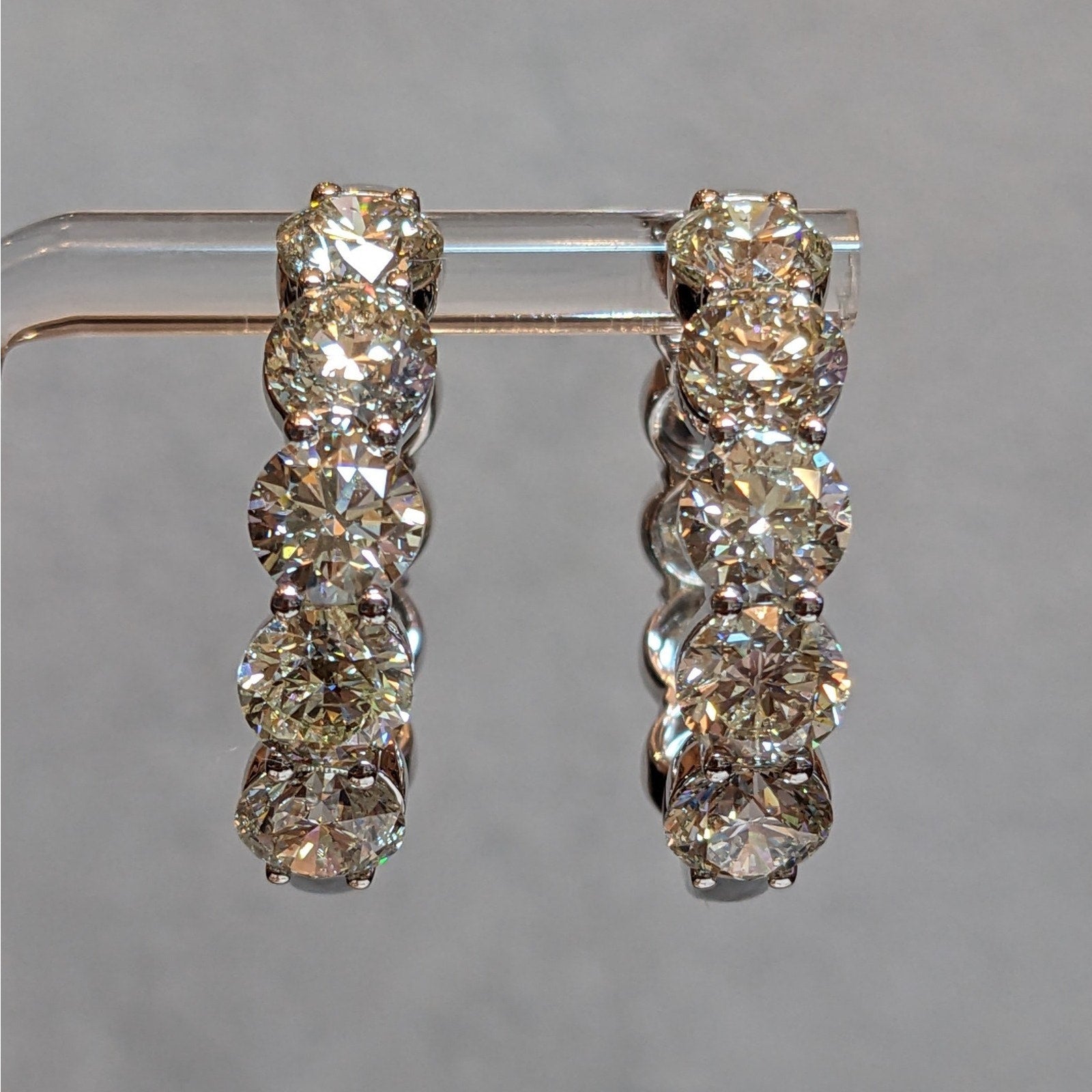 Natural Round Diamond 10.17 cttw Hoop Earrings in 18k White Gold