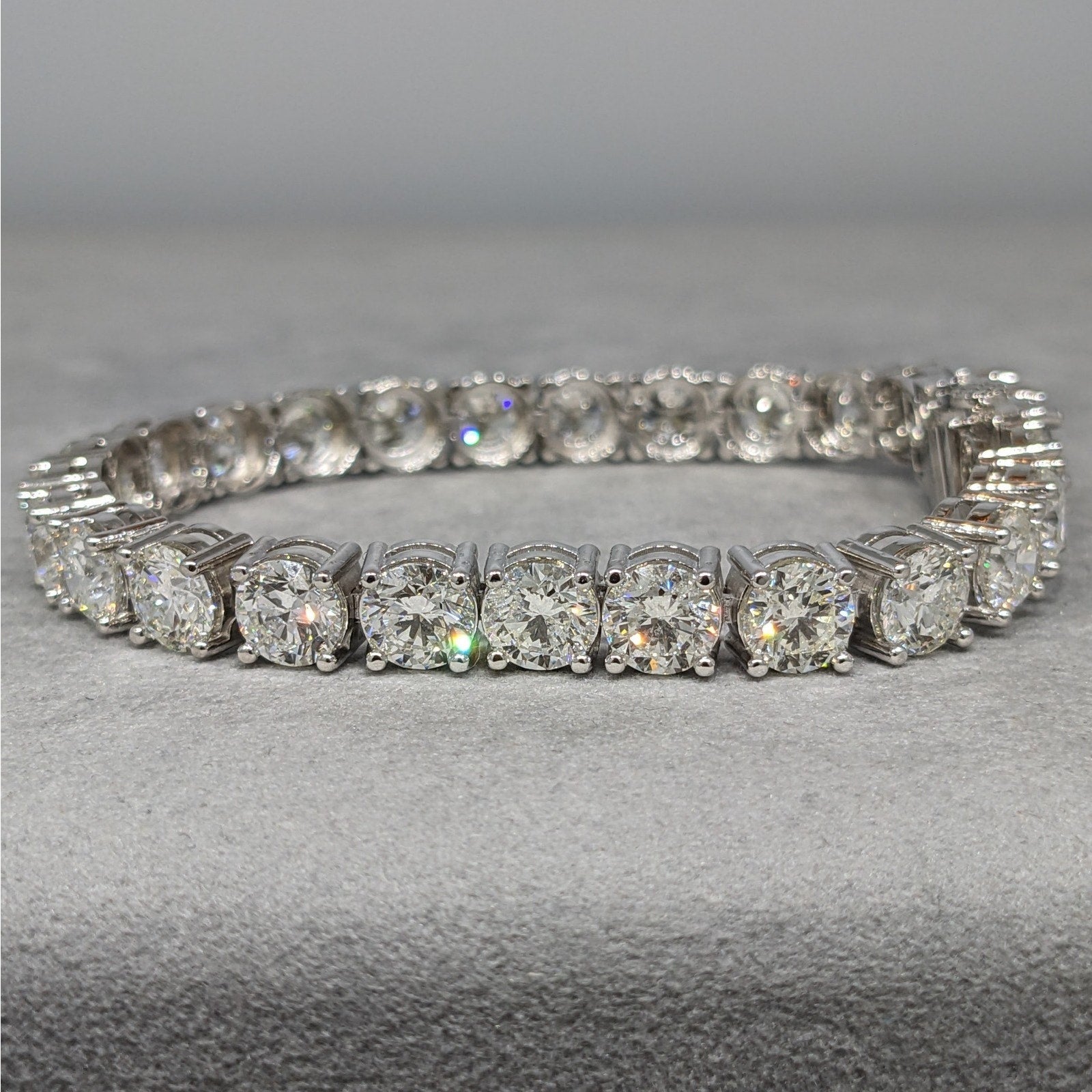 26.29 cts Diamond Tennis Bracelet Rounds in 14k White Gold 7 inches